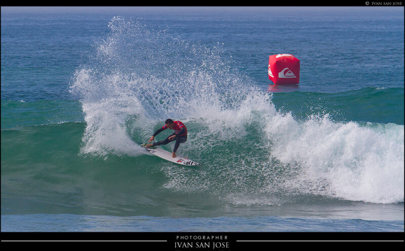 Surfista en competición WCT Les Landes, ola atlántica Francia surf profesional